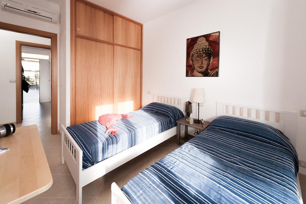 Livingapple Beach Минтурно Стая снимка