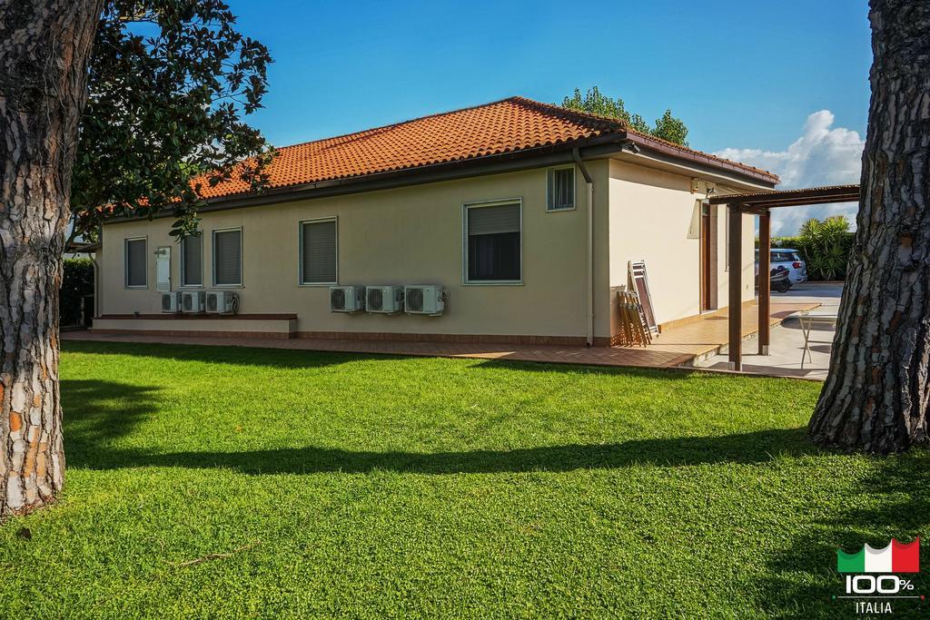 Livingapple Beach Минтурно Екстериор снимка