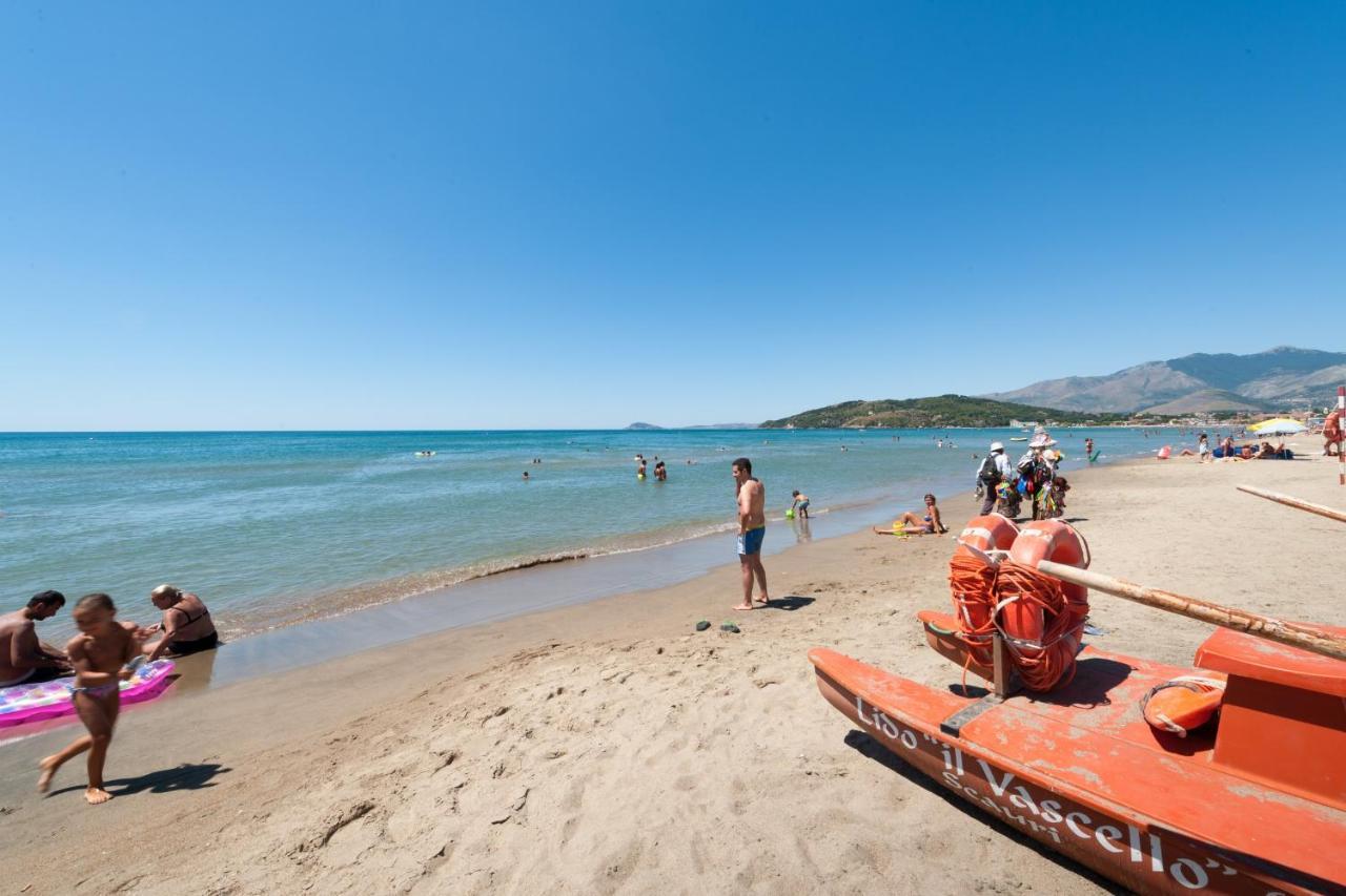 Livingapple Beach Минтурно Екстериор снимка